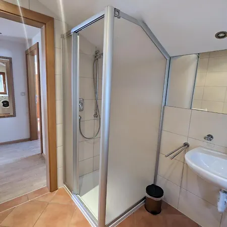 Pensjonat Haus Schoenjochl By Chatel Reizen